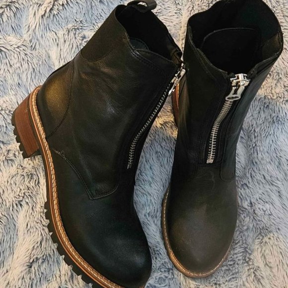 Black Zipper Front Boots Brand NEW - Picture 1 of 3